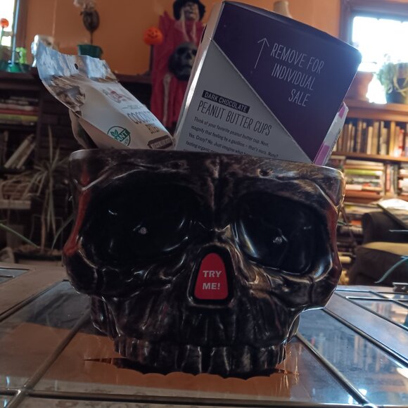 👻 Halloween Motion Activated Skull Large 10x6 Candy Dish / Planter Decorative P - Picture 3 of 5